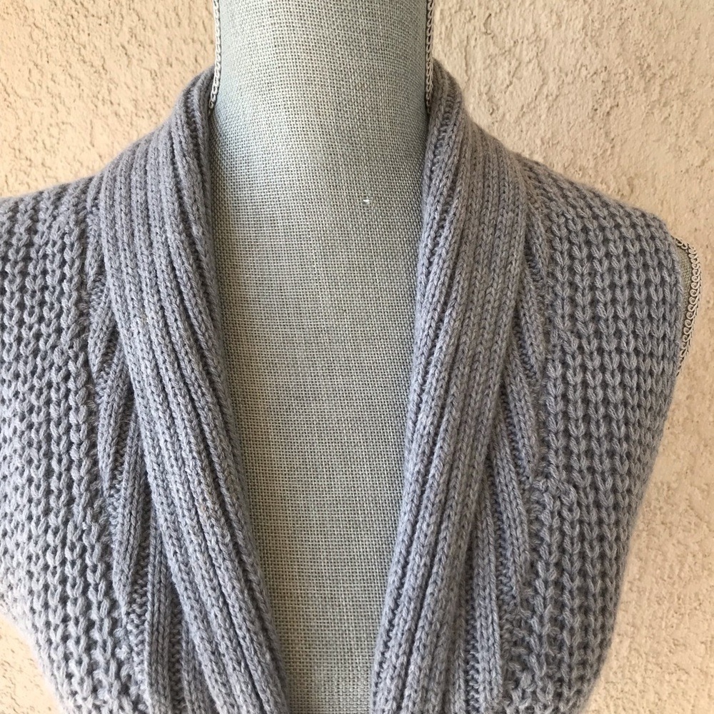 Gray Cable Knit Sleeveless Cardigan Sweater Vest - Medium - Picture 2 of 7